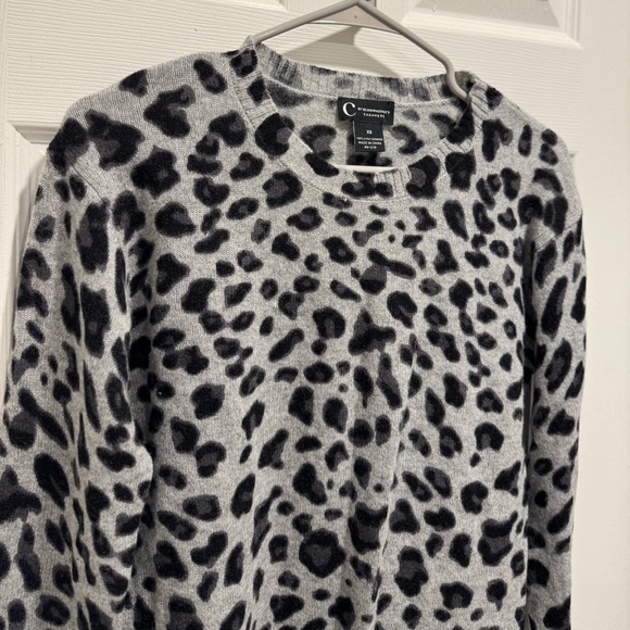 Bloomingdales Women’s XS 100% 2 -Ply Cashmere Animal Print Crew Neck Pullover - Picture 4 of 8